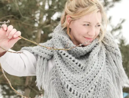 Crochet Triangle scarf with fringe free pattern