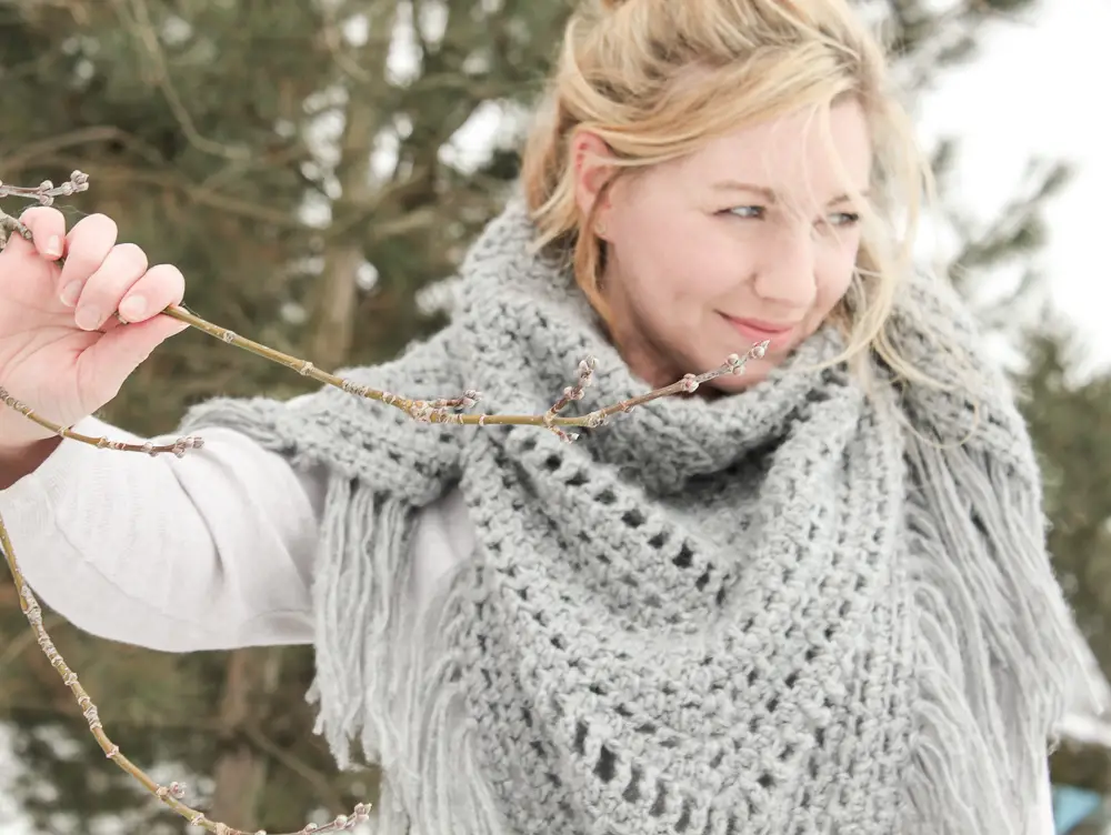 Crochet Triangle scarf with fringe free pattern