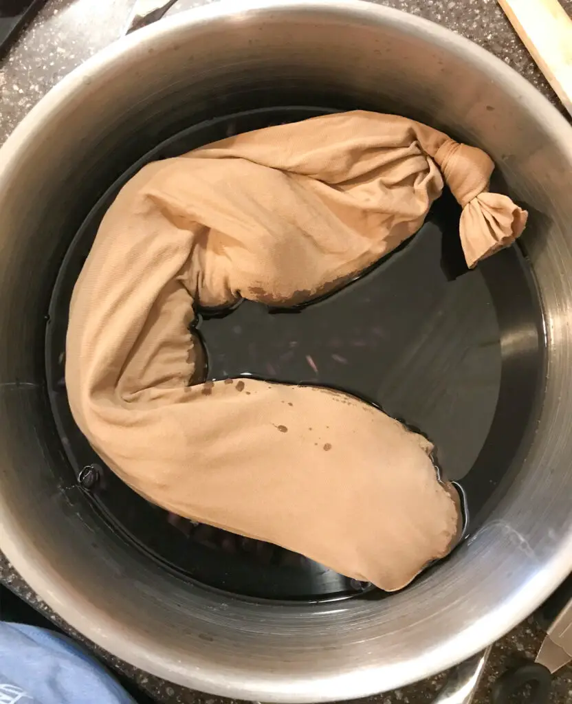 Natural Dyeing: How to Dye Yarn with Black Beans - The Knotted Nest