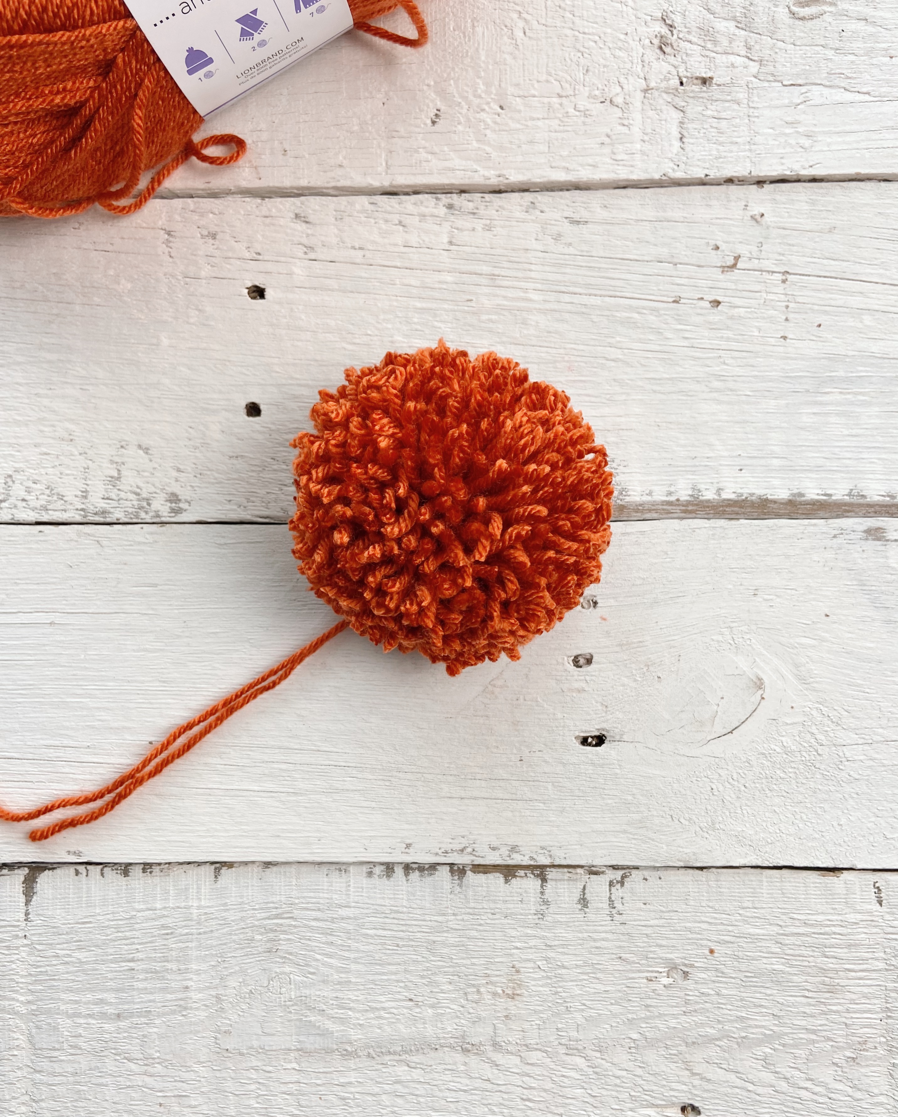 How to make a pom pom