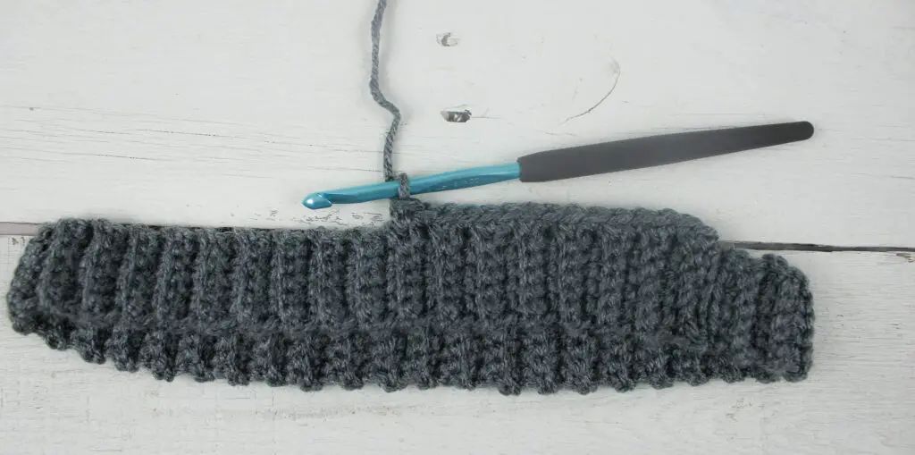 single crochet in the end of each brim row