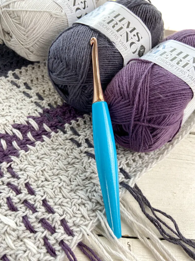 Furls crochet hook in turquoise and rose gold