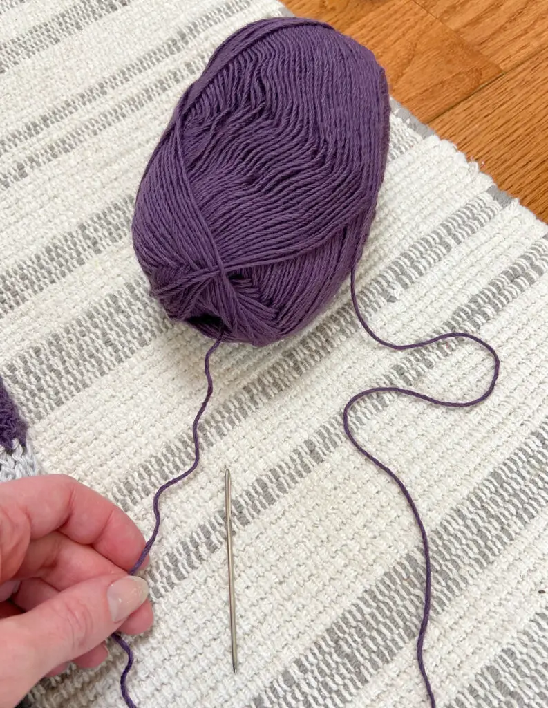 Hold both ends of the skein to make a double strand for weaving.