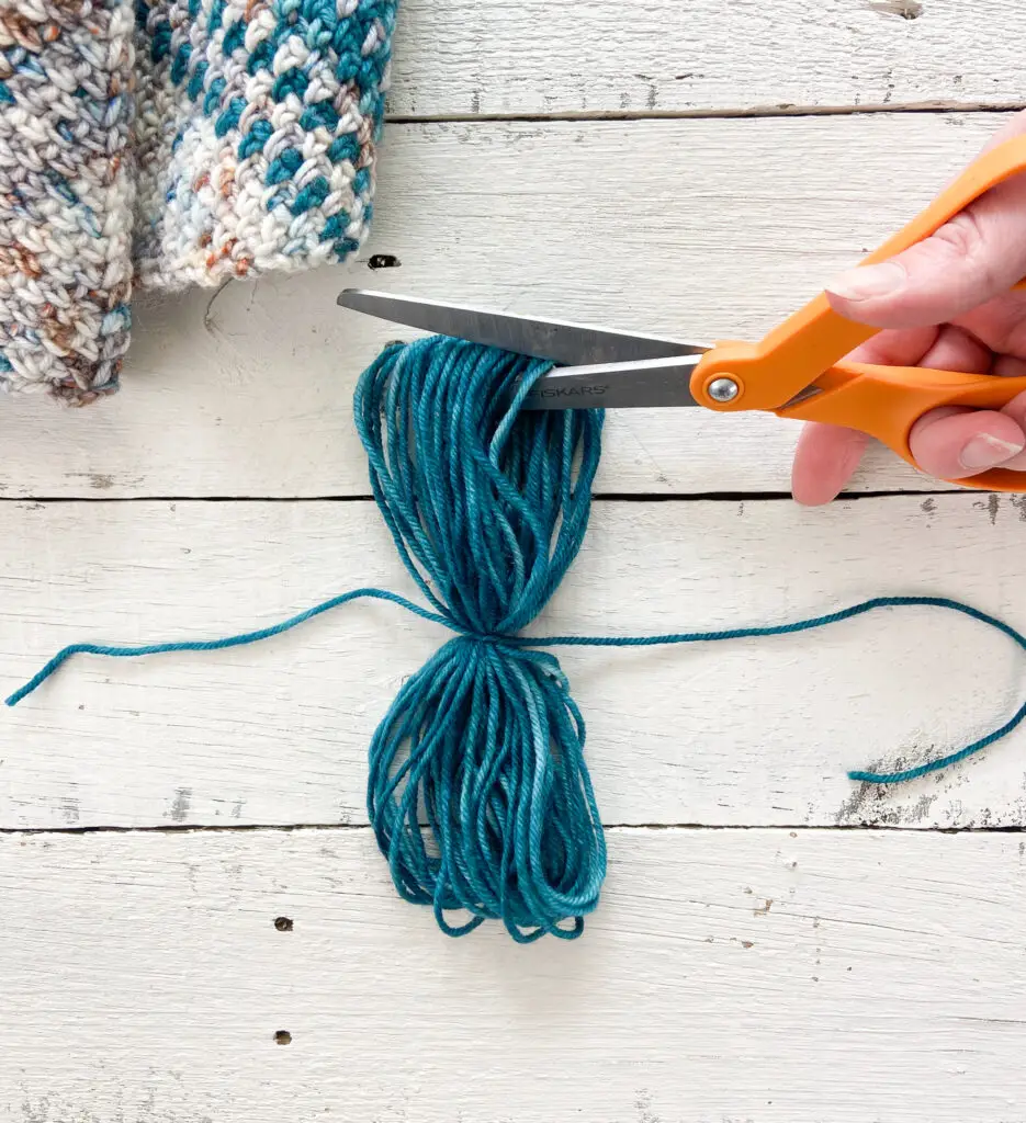 How to make a yarn tassel